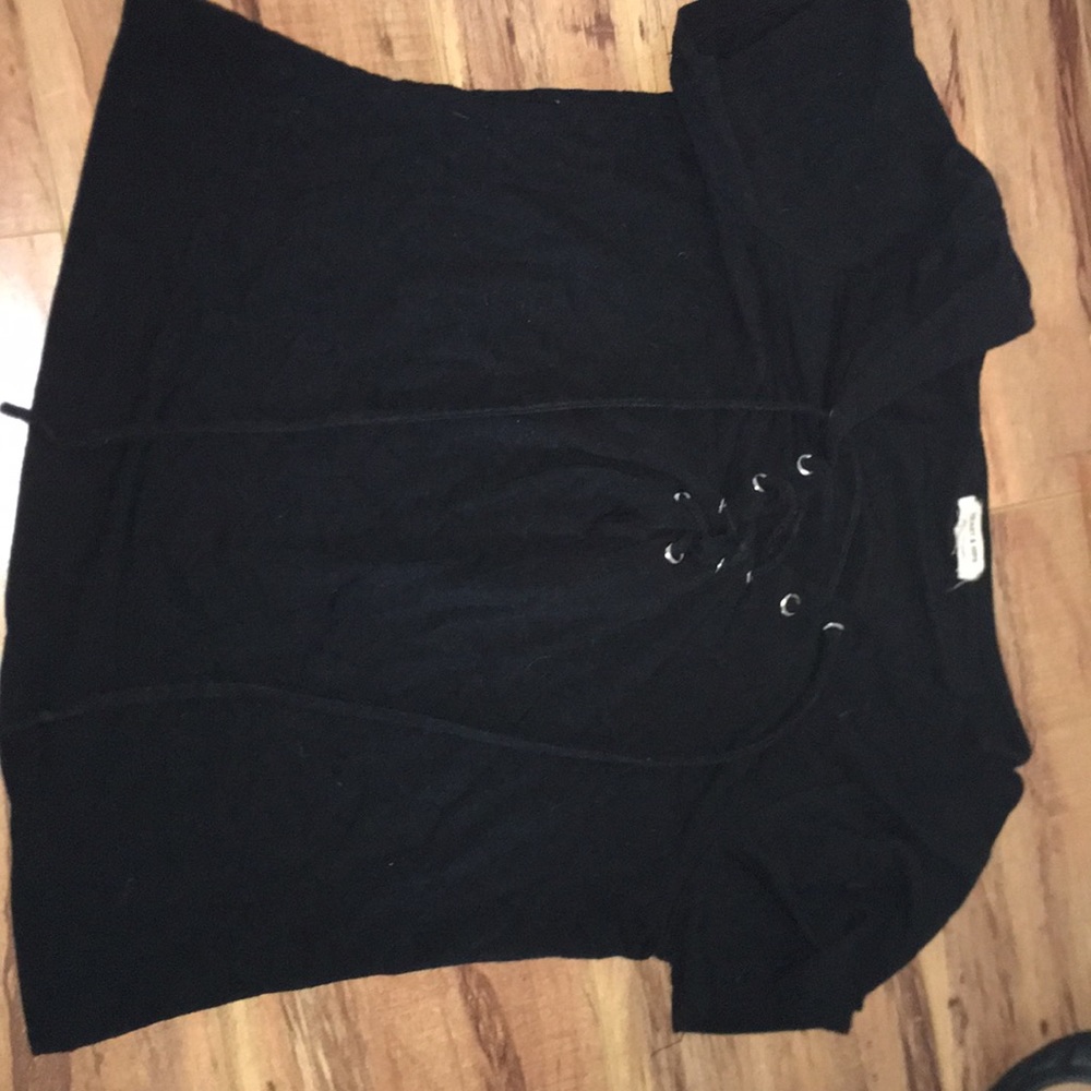 Lace up tee.
